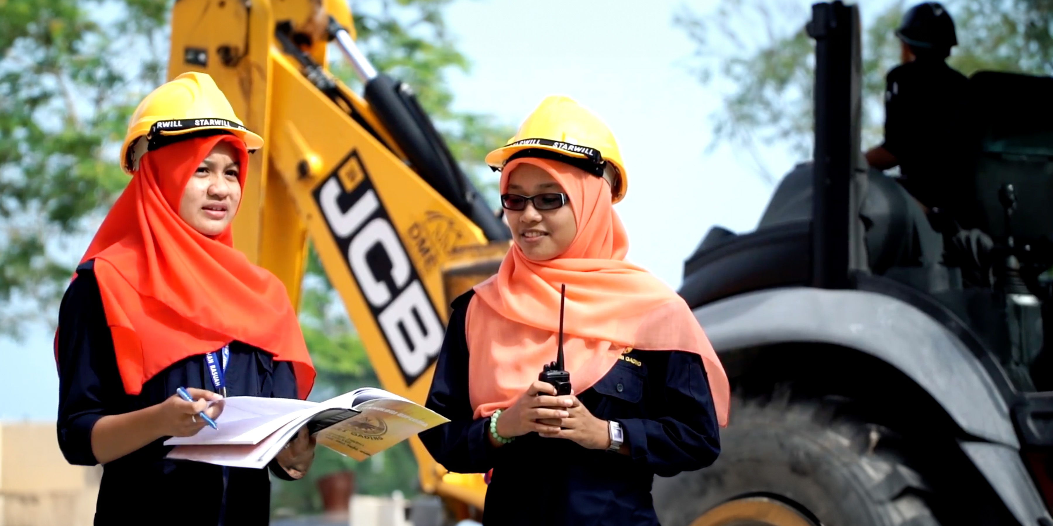A01 - DIPLOMA TEKNOLOGI  AUTOMOTIF JENTERA BERAT
